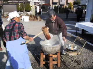 お餅つき会の写真